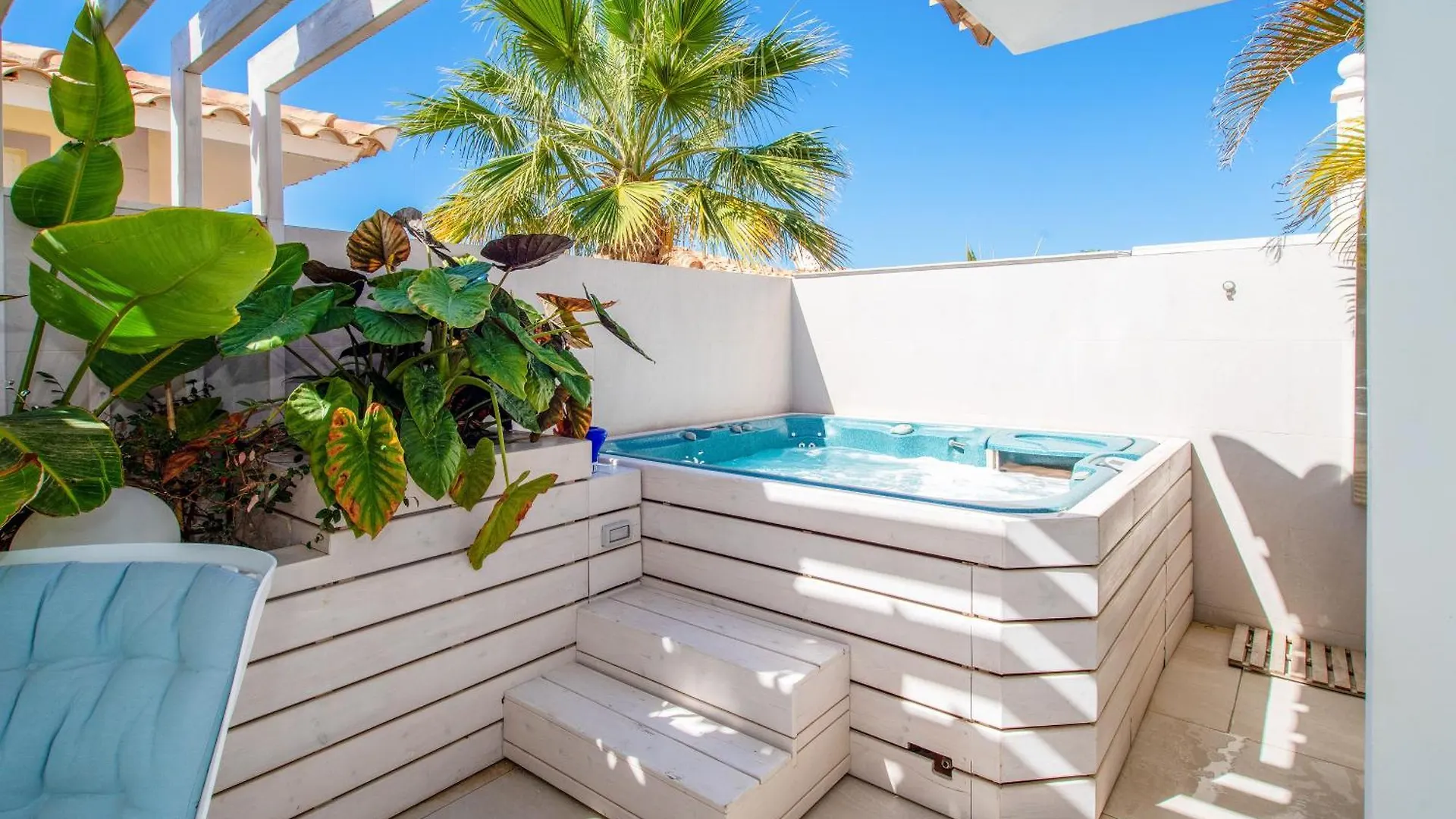 Luxury 3Bd Villa With Premium Amenities, Jacuzzi, Private Parking Эль-Пальмар