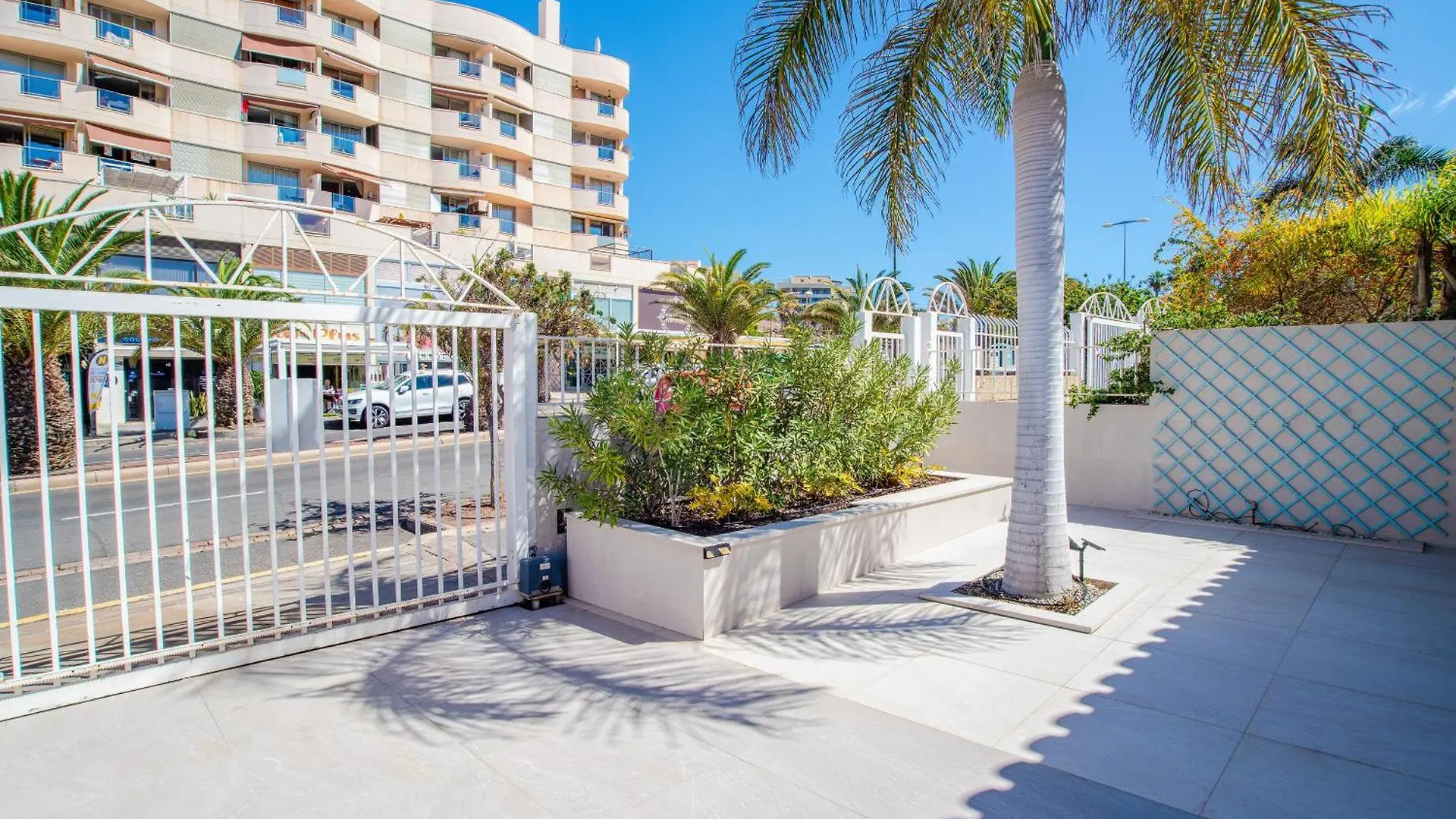 Апартаменты Luxury 3Bd Villa With Premium Amenities, Jacuzzi, Private Parking Эль-Пальмар